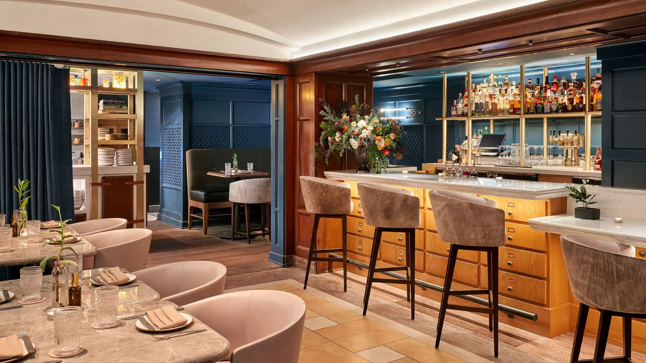 A Comfortable Stay with Dining, Nightlife, and Entertainment in Kansas City